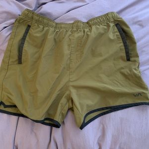 RVCA men’s yogger shorts in olive